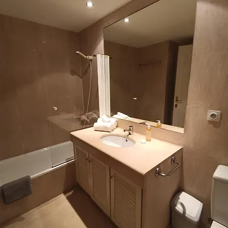 Elegancia Y Comodidad En Avenidas Novas 140 M2 De Dos 2 Cuartos Bano , 4 Personas , Parking Opcional * Lisbon