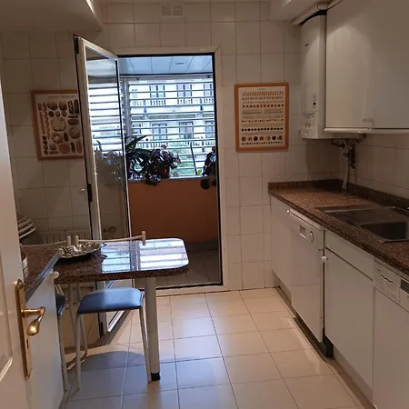 Elegancia Y Comodidad En Avenidas Novas 140 M2 De Dos 2 Cuartos Bano , 4 Personas , Parking Opcional 리스본